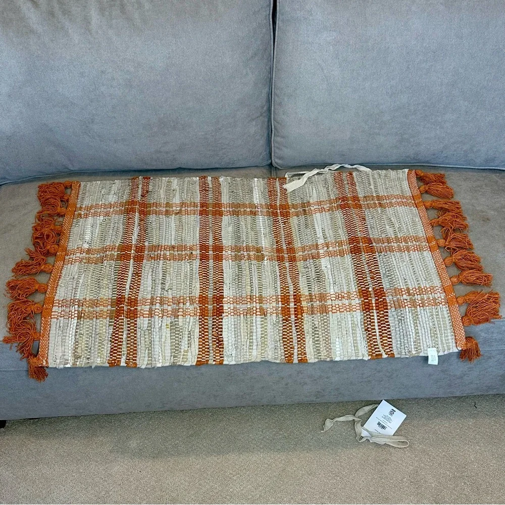 ✨NWT✨RUG 2 ft x 3 ft Orange White Tan Plaid w/ Tassels Eco-friendly